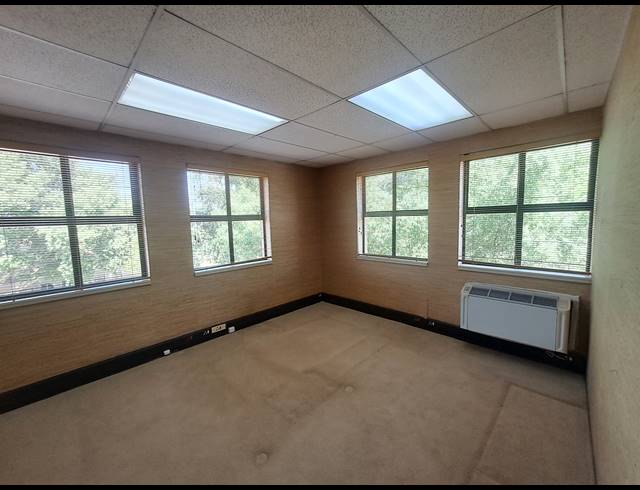 162M² OFFICE TO LET IN DUNKELD WEST